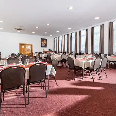 Hotel Plus Hotel Pressburg