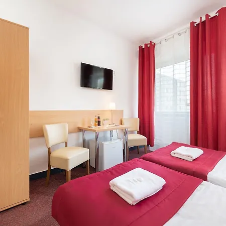 Hotel Plus Hotel 3*