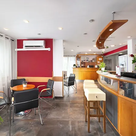 Hotel Hotel Plus 3*