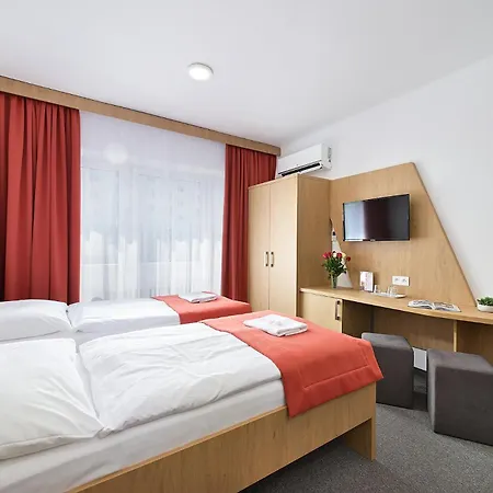 Hotel Plus